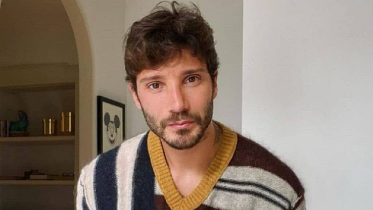 Stefano De Martino: Rai e Mediaset corteggiano il noto presentatore. Chi sceglierà?