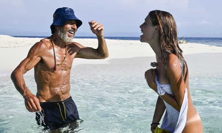 Isola Dei Famosi Due Naufraghi Fanno Il Bagno Senza Costume Ecco Chi Sono