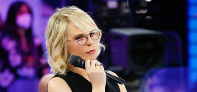 Maria De Filippi shock: ha i capelli castani, è irriconoscibile-FOTO