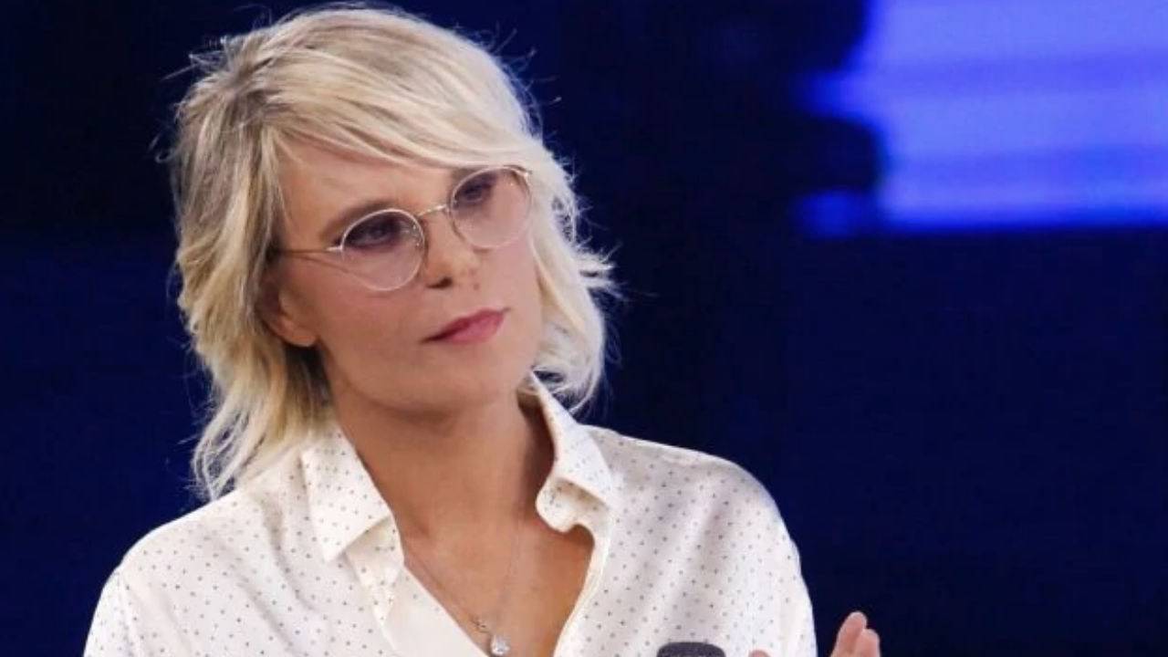 Maria De Filippi shock: ha i capelli castani, è irriconoscibile-FOTO