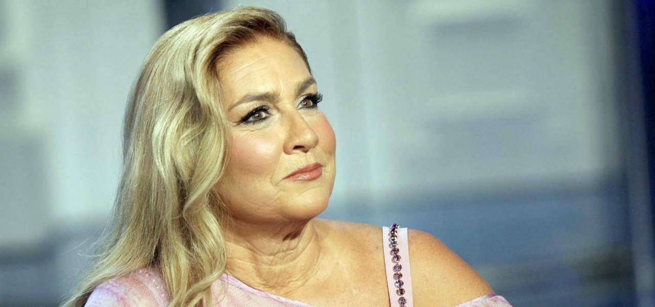 Un grande traguardo sta per raggiungere Romina Power: ad ottobre, infatti, la cantante ed attrice compirà 70 anni. Molti dei quali li ha vissuti insieme ad Al Bano. I due convolano a nozze nel 1970 e dal loro amore nascono quattro figli: Ylenia, Yari, Cristel e Romina jr Jolanda. Sono anni molto importanti, anche, per il loro sodalizio dal punto di vista musicale. Ma nel 1994 il loro rapporto inizia a vacillare: proprio in quell’anno avviene la scomparsa della primogenita. Le indagini sulla sua scomparsa sono terminate quando la polizia dichiarò la morte presunta, in quanto il corpo non è mai stato ritrovato. Da allora il suo matrimonio con il cantante di Cellino San Marco vacillò e nel 1999 si separa definitivamente da lui. La foto di Romina Power postata su Instagram in cui sembra una modella Ma solo qualche anno dopo i due decidono di ritornare a cantare insieme: questo avviene nel 2013, ben 16 anni dopo dalla loro ultima esibizione insieme. Ma questo sodalizio forse non piace proprio a tutti: infatti, la nuova compagna di Al Bano, Loredana Lecciso, dalla quale ha avuto atri due figli, Jasmine e Albano jr, detto Bido. Infatti, stando alle ultime indiscrezioni, la Lecciso ha avuto da ridire proprio sulla cantante statunitense. Sul settimanale Oggi, ha dichiarato infatti “Ho permesso a troppe persone di mettere il becco tra di noi. Ora non consento più ad anima viva di varcare il confine della nostra coppia”. E questa frase non sarebbe piaciuta alla Power che ha chiesto al suo ex marito di tenere a freno la nuova compagna. LEGGI ANCHE---> Da molti anni, Romina Power è molto attiva sui social, dove pubblica molto spesso delle foto private. L’ultima che ha postato su Instagram, si vede la bella attrice statunitense quando aveva solamente 15 anni. LEGGI ANCHE---> Con un fiore tra i capelli, la bellezza della Power è indiscutibile, tanto da sembrare più una modella che un’attrice. Accanto alla foto, la cantante fa sapere infatti che si trovava su un set cinematografico. I commenti sotto alla foto fanno riferimento alla sua bellezza.