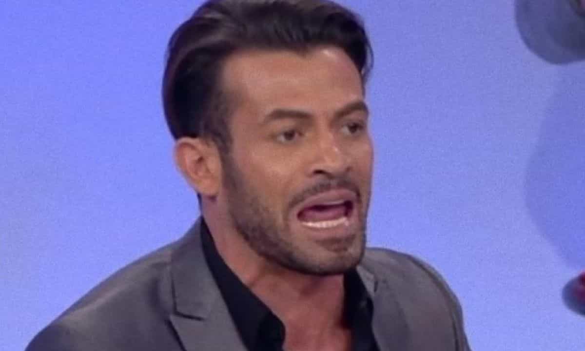 Gianni Sperti Uomini Donne infuriato cavaliere