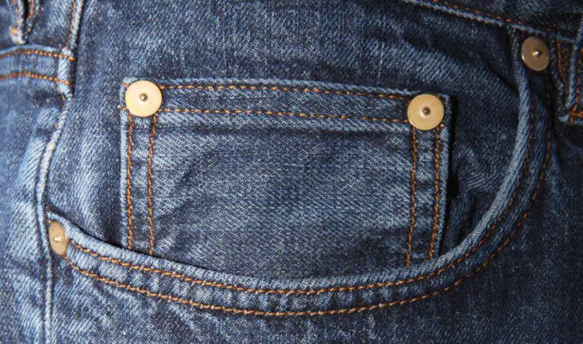 Jeans: Taschino sapete a cosa serve veramente? Da non credere