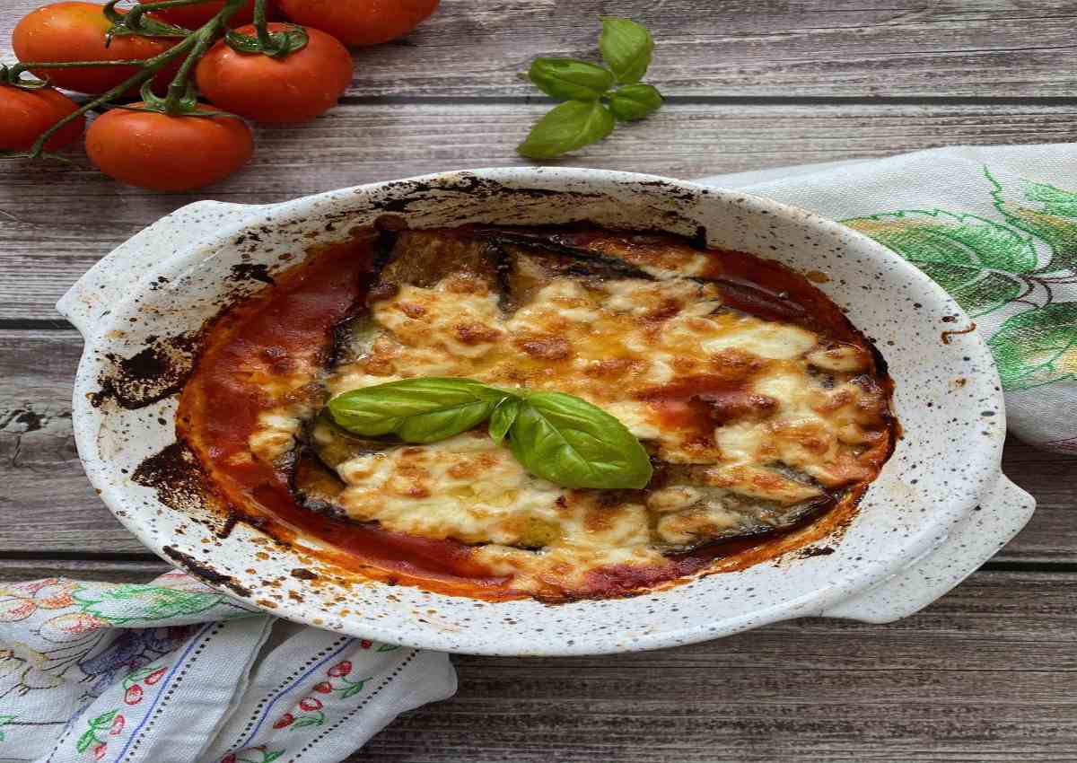 Parmigiana di melanzane light: una bomba velocissima