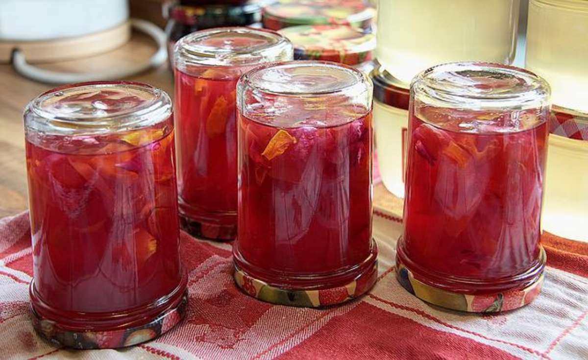 Marmellata con petali di rosa: ottima e inaspettata