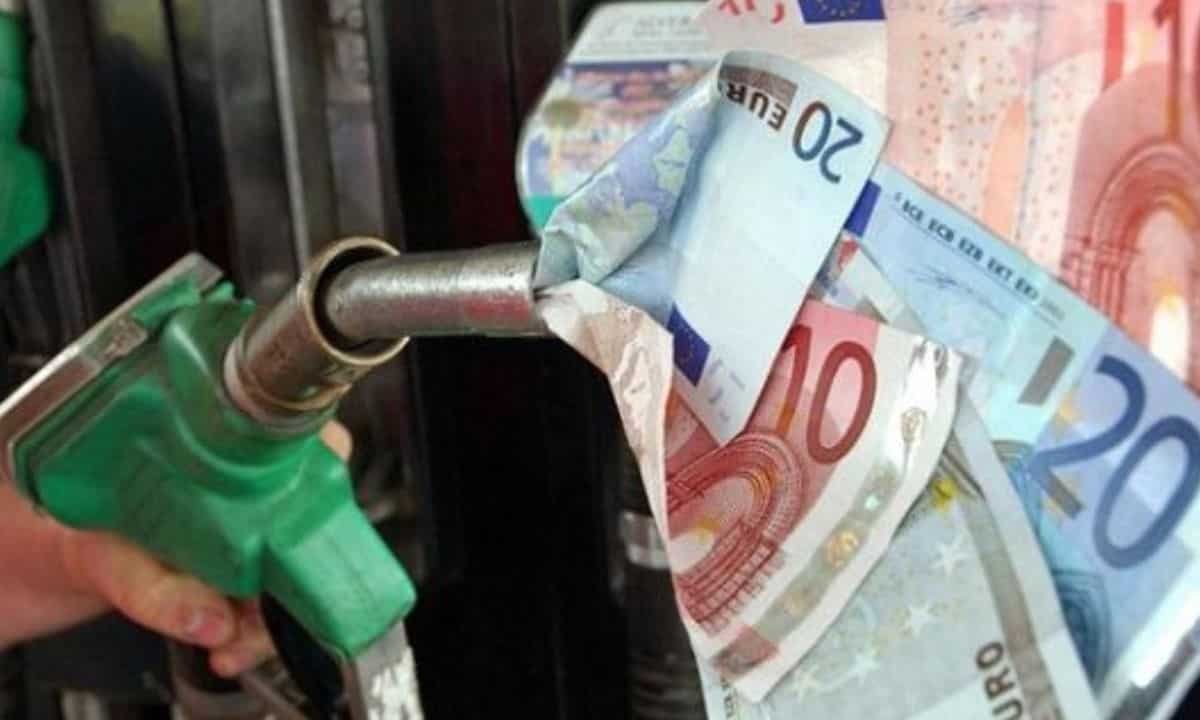 Carburante prezzi aumento