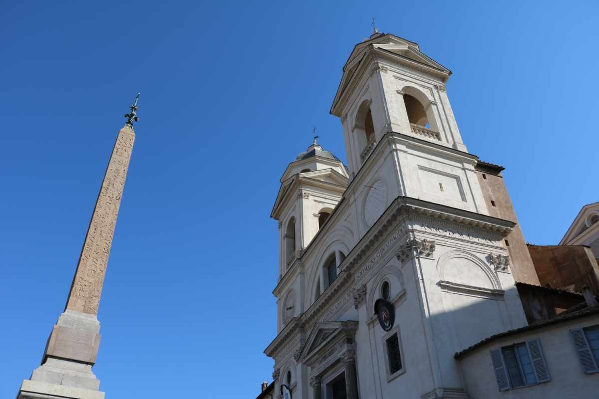 Trinità dei monti, la Francia attacca Roma