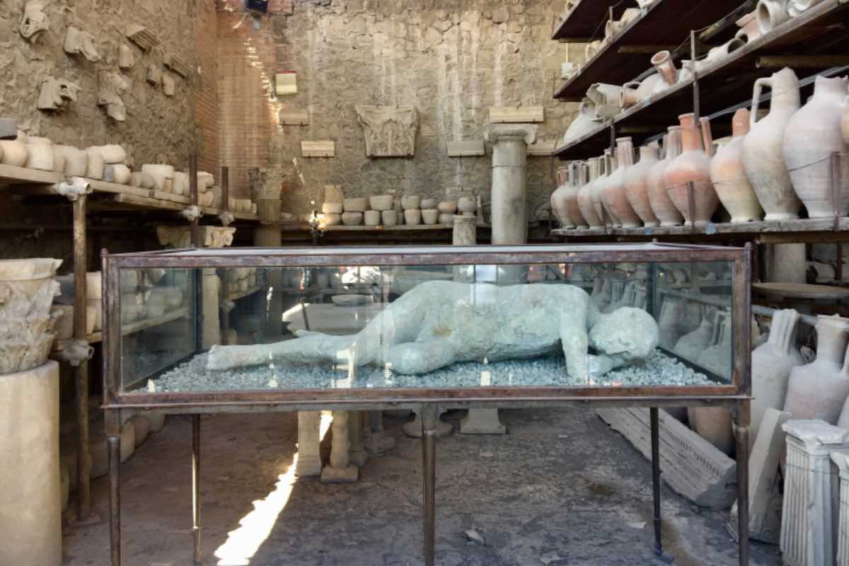 Pompei, calco di una delle vittime dell'eruzione 