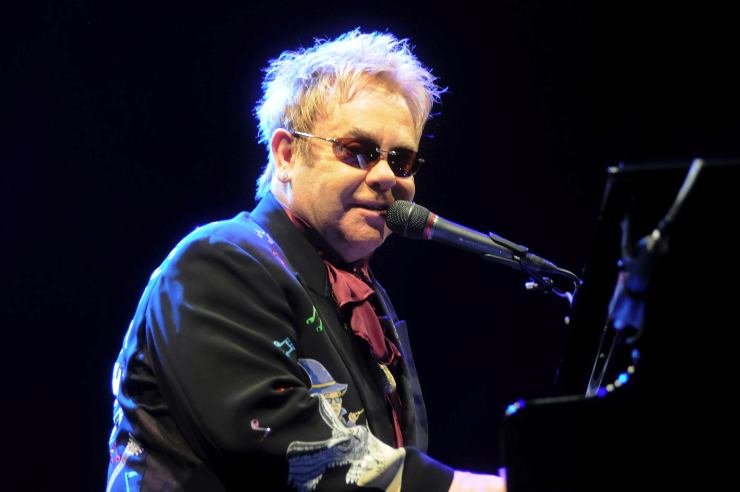 Elton Jon, un passato segnato dalla lotta contro le dipendenze