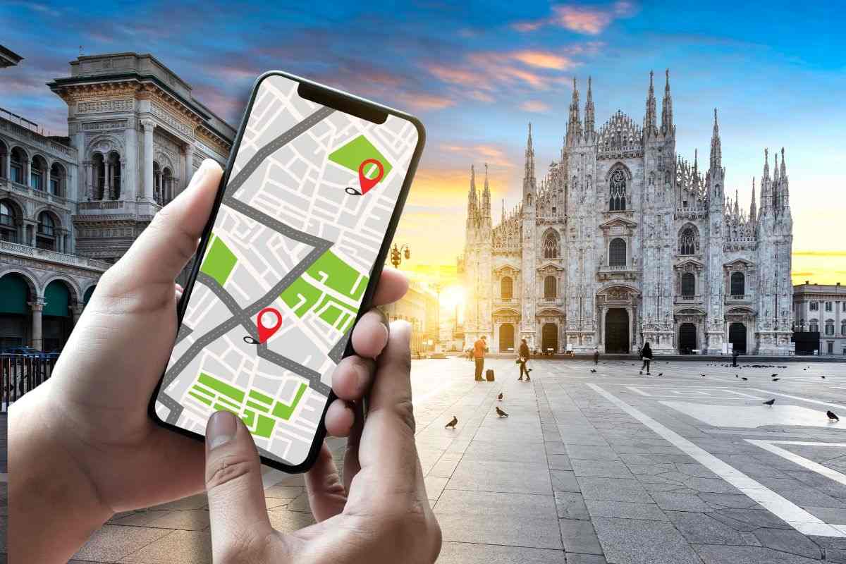 Duomo di Milano sfondo e smartphone con Maps per la giornata